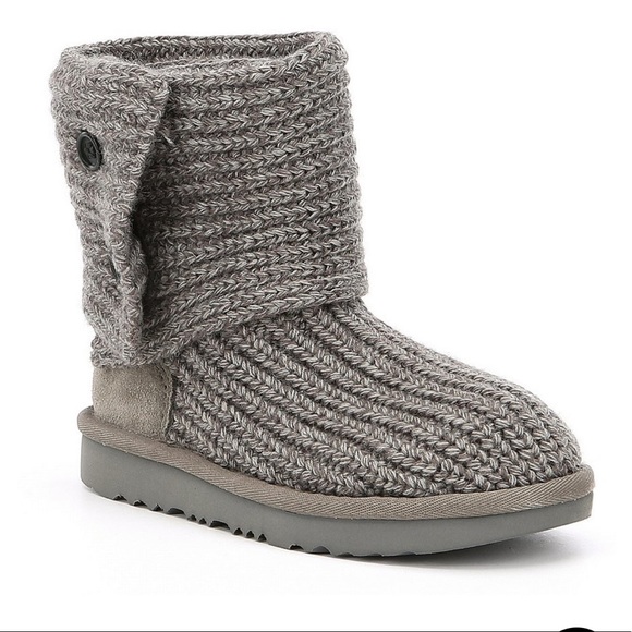grey sweater uggs